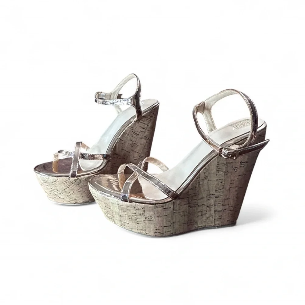 Gold MetallicChunky Platform Wedges Sandals With A Touch of Glamour 7 1/2 NWOT